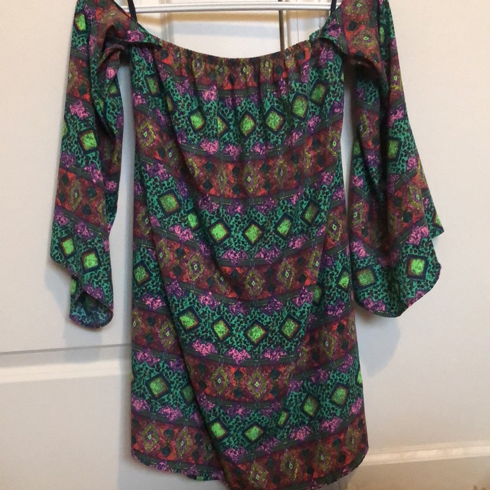 Off shoulder patterned blouse - Picture 3 of 4